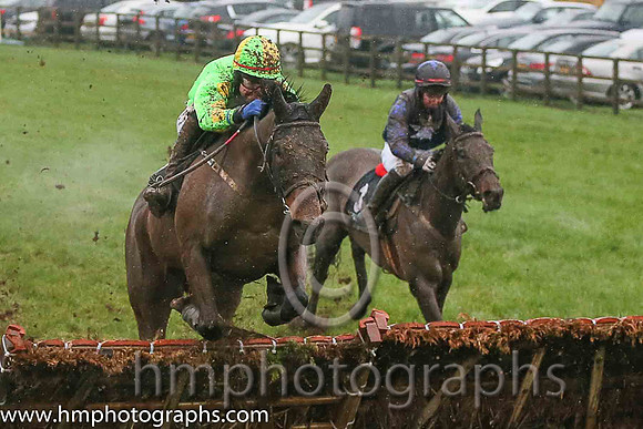 01st Conright Boy ( 8 , light green, yellow diamond ) and G.N. Fox (3) - Trainer : Mrs. C. O'Leary - Owner : Robert Conway