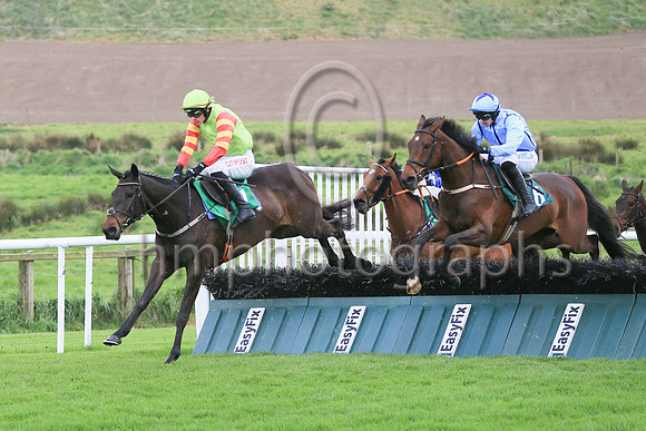 2 The Ballyline Man (9 ,green, yellow hooped sleeves ), Jockey - D E Mullins ,Trainer - W P Mullins
