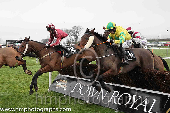 01st Witness Of Fashion ( 12 , maroon, pink sleeves ) and C.D. Maxwell (3) - Trainer : Patrick Rooney - Owner : Mrs Lorraine Rooney