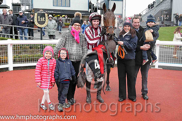 01st Noble Endeavor ( 4 , maroon and white stripes ) and J.W. Kennedy (5) - Trainer : Gordon Elliott - Owner :C Jones