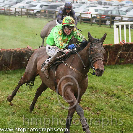 01st Conright Boy ( 8 , light green, yellow diamond ) and G.N. Fox (3) - Trainer : Mrs. C. O'Leary - Owner : Robert Conway