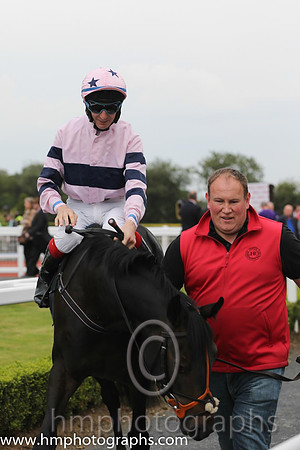 01st Ms Brinkleys ( 3 , pink, dark blue hoop ) and F.M. Berry - Trainer : Mrs John Harrington - Owner : Richard Galway