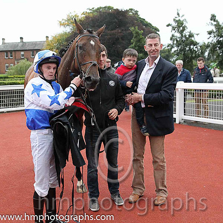01st Scenic Star ( 6 , royal blue  white qtrd ) and G.J. Phillips - Trainer : Gavin Cromwell - Owner : Eugene A. Bourke