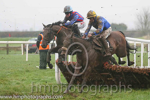 07th Konig Hall (GB) ( 7 , royal blue, yellow chevron ) and P.D. Kennedy (2) - Trainer : Mervyn Torrens - Owner : F.K. Murphy