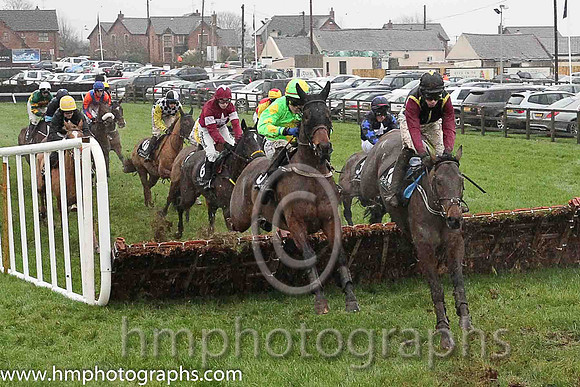01st Conright Boy ( 8 , light green. Yellow diamond ) and G.N. Fox (3) - Trainer : Mrs. C. O'Leary - Owner : Robert Conway