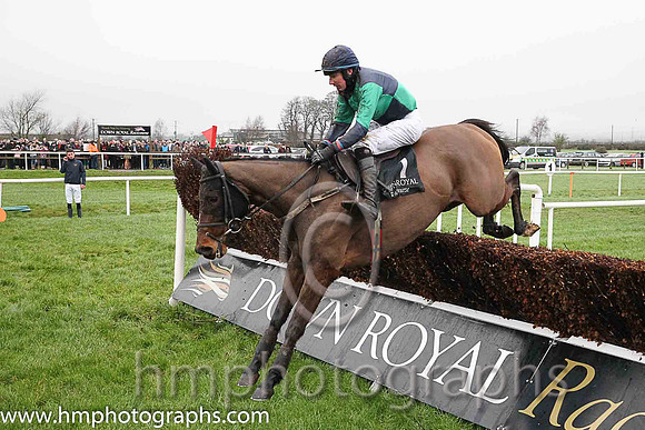 05th Dr Moloney ( 1 , dark blue and emerald green qtrd ) and A.J. Fox (7) - Trainer : S.R.B. Crawford - Owner : G. Ramsey