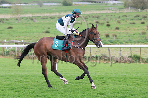 3 Bob Cigar (3 ,dark green, white hoop ), Jockey - D J Gilligan ,Trainer - G Elliott