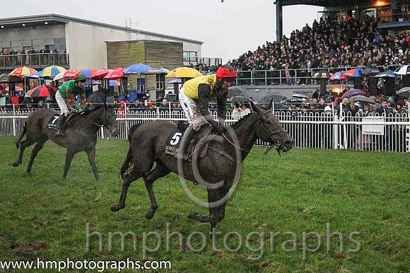 08h Nettlebush ( 5 , yellow, black sleeves ) and B. O'Neill (3) - Trainer : Benjamin Arthey - Owner : N.J. Houston