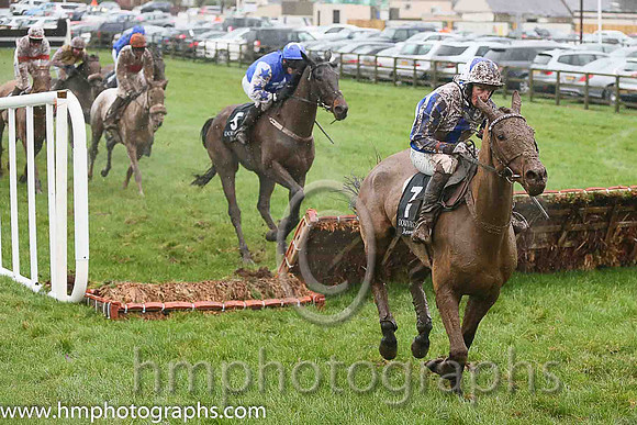 04th Incitatum ( 7 , white, royal blue panel ) and C.D. Maxwell (3) - Trainer : William George Rankin - Owner : Thunder  Lightning Syndicate