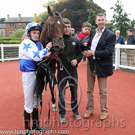 01st Scenic Star ( 6 , royal blue  white qtrd ) and G.J. Phillips - Trainer : Gavin Cromwell - Owner : Eugene A. Bourke