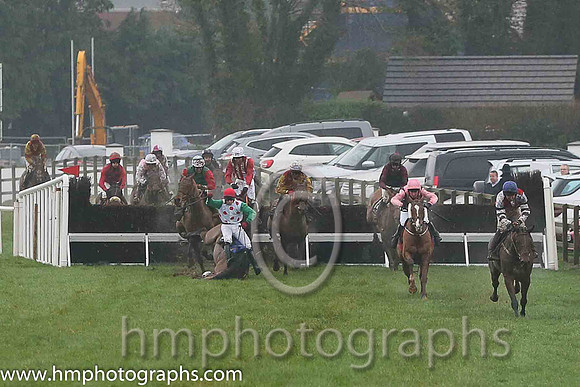 12th F Celtic Thunder ( 8 , white, red spots ) and H.D. Dunne (7) - Trainer : R. K. Watson - Owner : Supersonic Partnership
