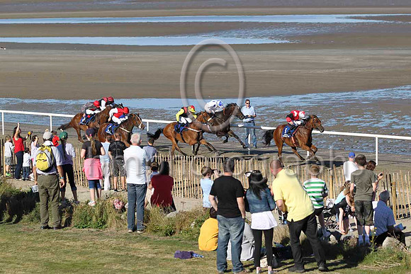 01 Captain May & W M Lordan - winner (1, red, white epaulettes) - FT8E0793-10