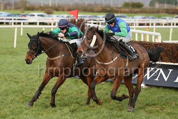 02 Dr Moloney ( 1 , dark blue and emerald green ) and G.N. Fox - Trainer : S.R.B. Crawford - Owner : G Ramsey