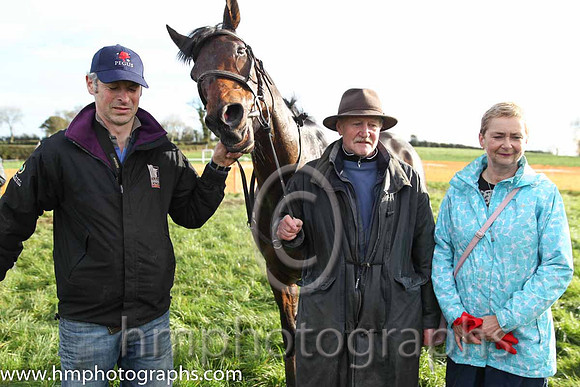01st BILLY BILLY and B G Crawford ( 2 , BLACK; black,red spots sleeves; black  red hooped cap ) Trainer: S.R.B. Crawford,, Owner : W. Andrew Cromie