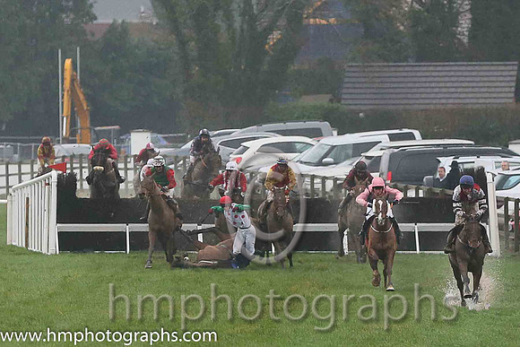 12th F Celtic Thunder ( 8 , white, red spots ) and H.D. Dunne (7) - Trainer : R. K. Watson - Owner : Supersonic Partnership