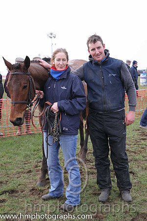 01st M M D Sizer (10< emerald green ,yellow chevron) and J J Codd ; Trainer J T R Dreaper ; Owner Alan Potts