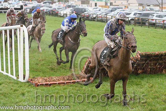 04th Incitatum ( 7 , white, royal blue panel ) and C.D. Maxwell (3) - Trainer : William George Rankin - Owner : Thunder  Lightning Syndicate
