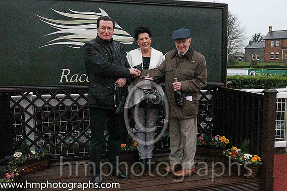 01st Avellino ( 16 , pink, white hoop ) and N. McParlan (5) - Trainer : Dermot Anthony McLoughlin - Owner : Mrs.P.J.Conway