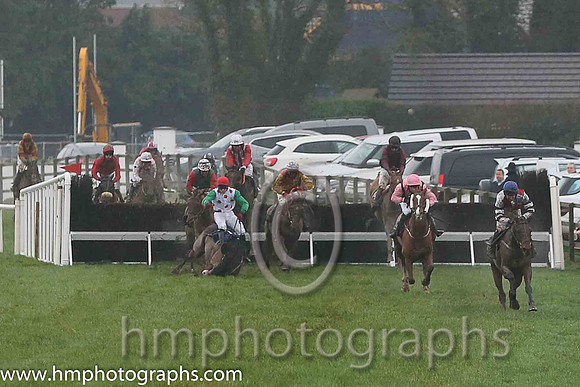 12th F Celtic Thunder ( 8 , white, red spots ) and H.D. Dunne (7) - Trainer : R. K. Watson - Owner : Supersonic Partnership