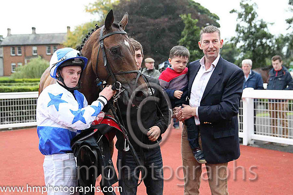 01st Scenic Star ( 6 , royal blue  white qtrd ) and G.J. Phillips - Trainer : Gavin Cromwell - Owner : Eugene A. Bourke