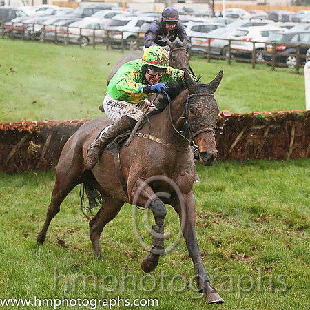 01st Conright Boy ( 8 , light green, yellow diamond ) and G.N. Fox (3) - Trainer : Mrs. C. O'Leary - Owner : Robert Conway