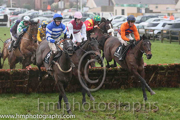08th Banker Burke ( 6 , royal blue and white hoops ) and C.D. Maxwell - Trainer : J.Larkin - Owner : Breen White