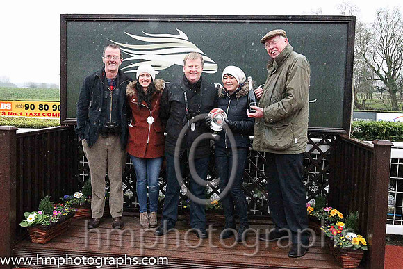 01st Conright Boy ( 8 , light green, yellow diamond ) and G.N. Fox (3) - Trainer : Mrs. C. O'Leary - Owner : Robert Conway
