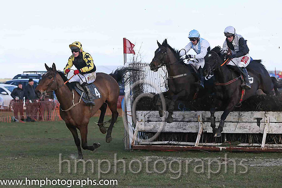 CROSSHUE DUDE and R James ( 4 , BLACK,yellow epaulettes; yellow,black stars sleeves; yellow cap ) Trainer: Donnchadh Doyle,, Owner : Syndicate D  N