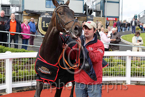 01 Sir Ector & C D hayes - winner (7, pink, dark blue and pink striped cap) - FT8E6349-19