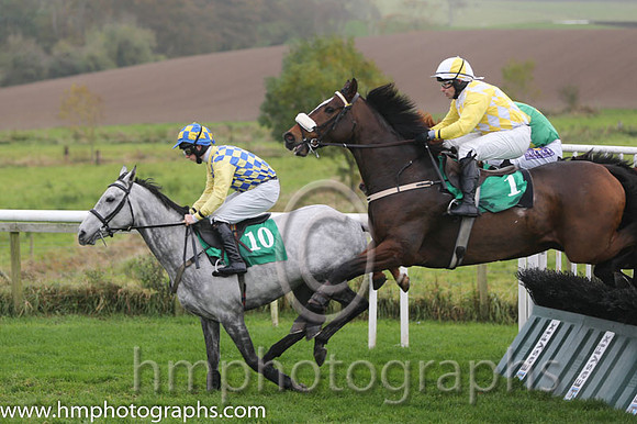 09 MississippiLanding and A P Crowe - PU - 09th (1 ,Yellow and white check ) Trainer - T Collins