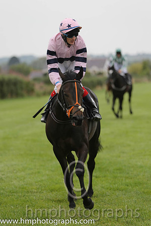 01st Ms Brinkleys ( 3 , pink, dark blue hoop ) and F.M. Berry - Trainer : Mrs John Harrington - Owner : Richard Galway