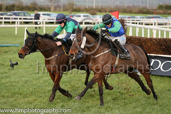 01 Finea ( 3 , blue, green sleeves ) and J.W. Kennedy - Trainer : R. K. Watson - Owner : R. K. Watson