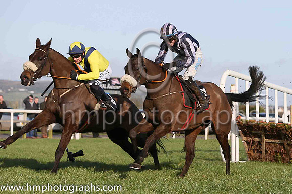 01 Steamboat Bill ( 11 , dark blue and mauve stripes ) and J.W. Kennedy (3) - Trainer : Gordon Elliott - Owner : Thomas Brian McKnight