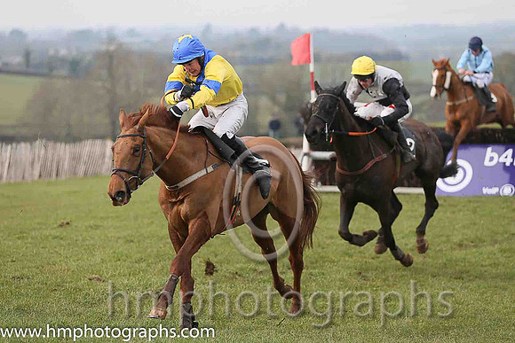 04th CASTLE CLYDE and M O'Hare ( 4 , YELLOW,royal blue sash; yellow,royal blue armlet sleeves; royal blue cap,yellow star ) Trainer: George Stewart,, Owner : Stephanie Metcalfe