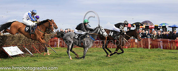 01st FINIAN'S OSCAR and J J Codd ( 14 , BLACK,beige panel; black  beige hooped sleeves; black cap,beige star ) Trainer: Denis Paul Murphy,, Owner : Edelle Logan