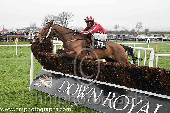 01st Witness Of Fashion ( 12 , maroon, pink seams ) and C.D. Maxwell (3) - Trainer : Patrick Rooney - Owner : Mrs Lorraine Rooney