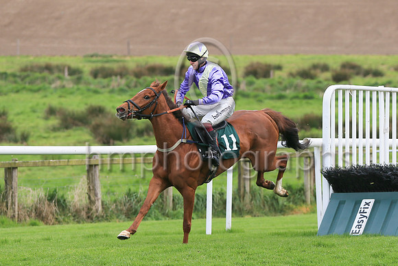 1 Ottizzini (11 ,mauve, yellow sash ), Jockey - J J Slevin ,Trainer - S R B Crawford
