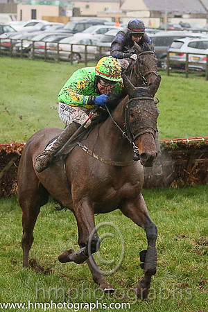 01st Conright Boy ( 8 , light green. Yellow diamond ) and G.N. Fox (3) - Trainer : Mrs. C. O'Leary - Owner : Robert Conway