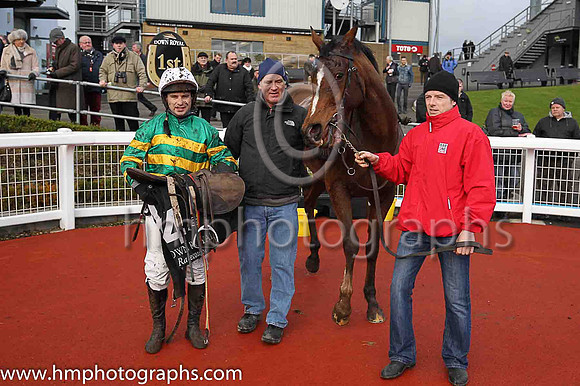 01 Coolaghknock Glebe ( 4 , orange and green hoops ) and A.P. Crowe - Trainer : C.Roche - Owner : John P. McManus