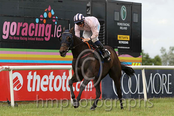 01 Sir Ector & C D hayes - winner (7, pink, dark blue and pink striped cap) - CU2D8046-7