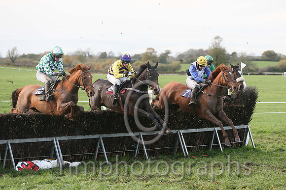 01st TAREESH LANE and N MCParlan ( 10 , GREEN  WHITE CHECK; green,white check sleeves; green cap,white spots ) Trainer: Sean McParlan,, Owner : P. Madine