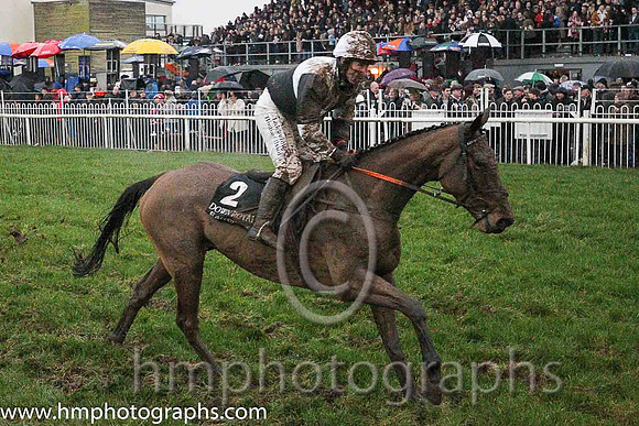 05th Ballyoptic ( 2 , black and white qtrd ) and J.P. McKeown - Trainer : I. R. Ferguson - Owner : W. W. Dennison