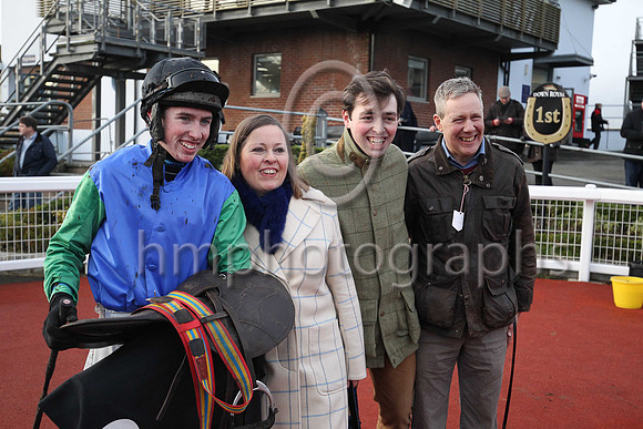 01 Finea ( 3 , blue, green sleeves ) and J.W. Kennedy - Trainer : R. K. Watson - Owner : R. K. Watson