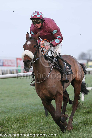 02 Sanibel Island ( 2 , maroon, light blue spots ) and J.J. Codd - Trainer : Gordon Elliott - Owner : Oliver Jack Murphy