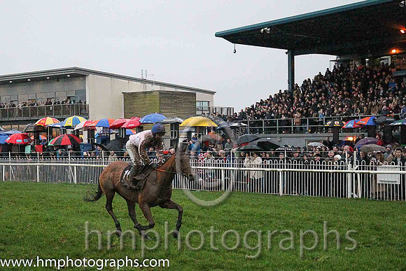 01st Avellino ( 16 , pink, white hoop ) and N. McParlan (5) - Trainer : Dermot Anthony McLoughlin - Owner : Mrs.P.J.Conway