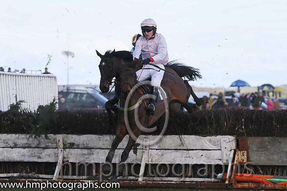 BATMAAN and N Gault ( 11 , PINK; white sleeves; pink cap ) Trainer: Holly McGahan,, Owner : Holly McGahan