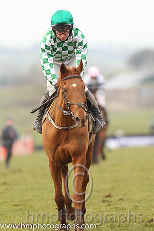 01st TAREESH LANE and N McParlan ( 10 , GREEN  WHITE CHECK; green,white check sleeves; green cap,white spots ) Trainer: Sean McParlan,, Owner : P. Madine
