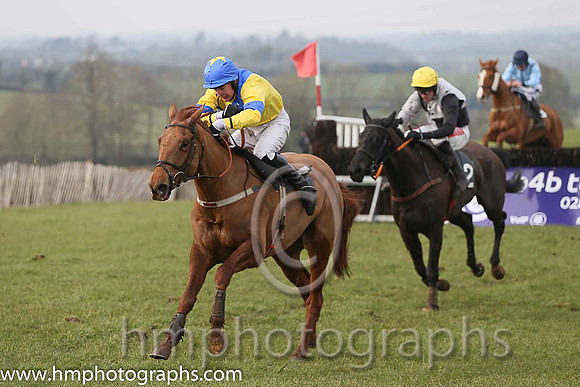 04th CASTLE CLYDE and M O'Hare ( 4 , YELLOW,royal blue sash; yellow,royal blue armlet sleeves; royal blue cap,yellow star ) Trainer: George Stewart,, Owner : Stephanie Metcalfe