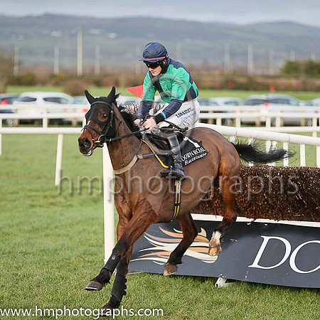 02 Dr Moloney ( 1 , dark blue and emerald green ) and G.N. Fox - Trainer : S.R.B. Crawford - Owner : G Ramsey
