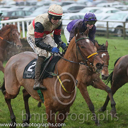 10th Sunrae Shadow (GB) ( 2 , beige, red hoop ) and G.N. Fox - Trainer : Noel Meade - Owner : Mrs Margaret Corr